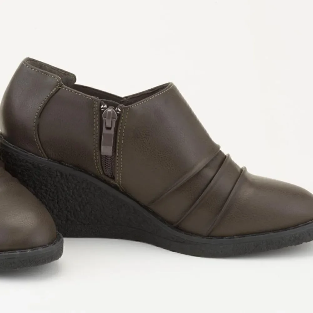 Olive Street comfortable brown